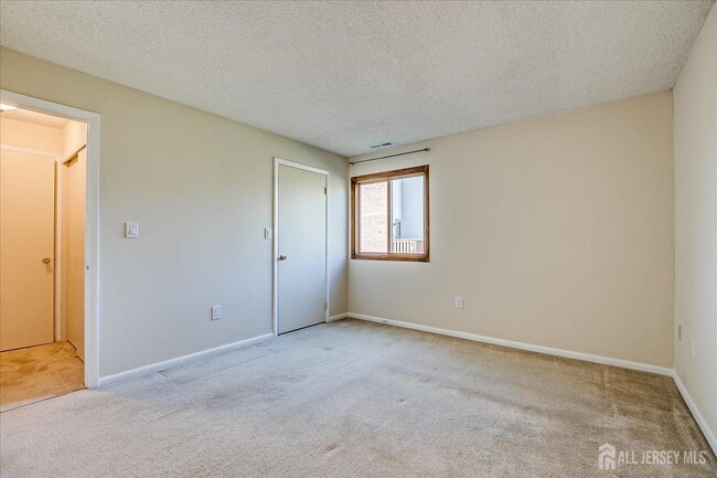 Building Photo - 405 Ravens Crest Dr