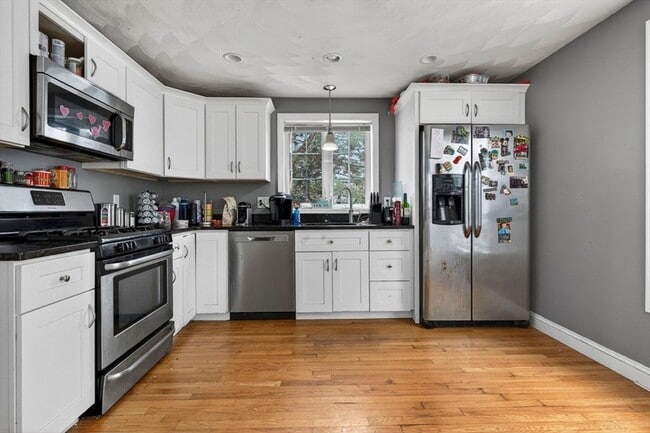 Building Photo - 74 Linwood St