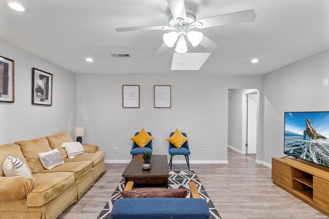 Building Photo - 2753 Larkspur Ln