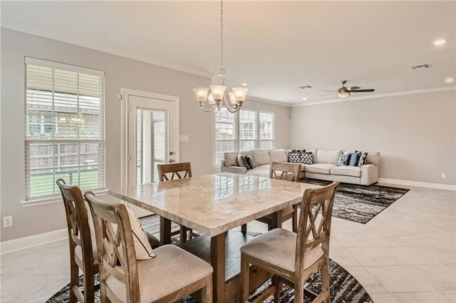 Building Photo - 303 White River Dr
