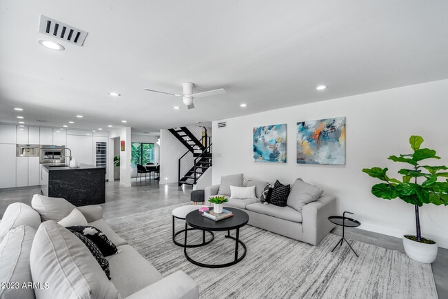 Building Photo - 8618 N Timberlane Dr