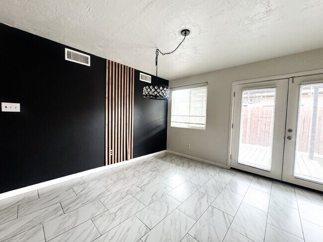 Building Photo - "Pool Home in the Center of Yuma!"