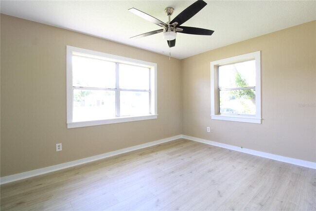 Building Photo - 1388 Whitewood Dr