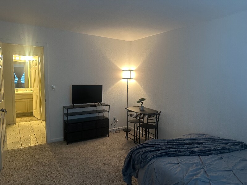 Building Photo - 4437 Rock Island Dr