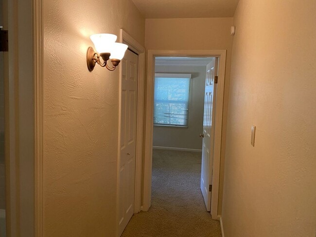 Building Photo - 2 bedroom bungalow in La Loma neighborhood!