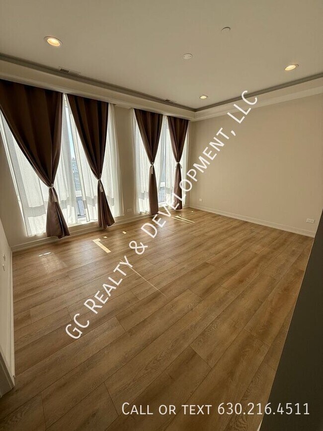 Building Photo - 3202 N Kildare Ave