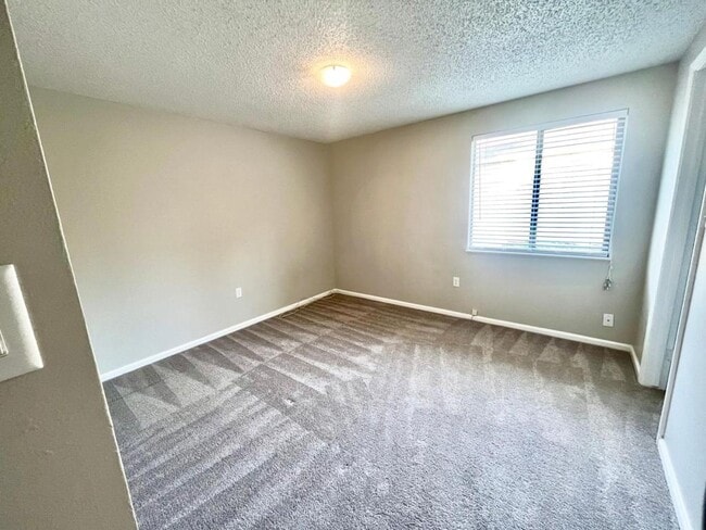 Building Photo - 1626 Lara St NE