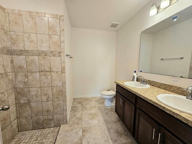 Building Photo - 3050 Beacon Dr