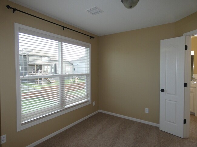 Building Photo - Beautifully Updated Home in Staley Area!