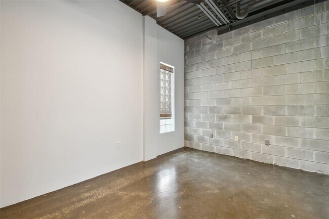 Building Photo - 217 N 12th St