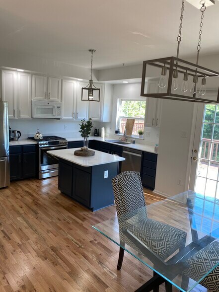 Kitchen - 9848 Sherwood Farm Rd