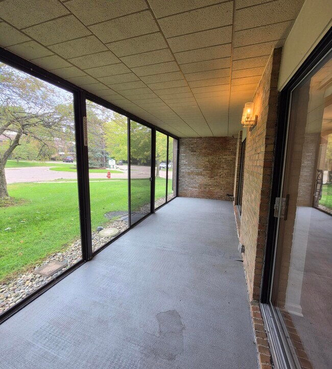 Building Photo - 18233 University Park Dr