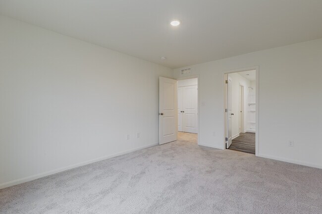 Building Photo - 141 Red Hawk Dr