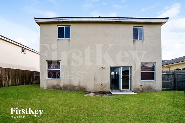 Building Photo - 3069 SE 5th Dr