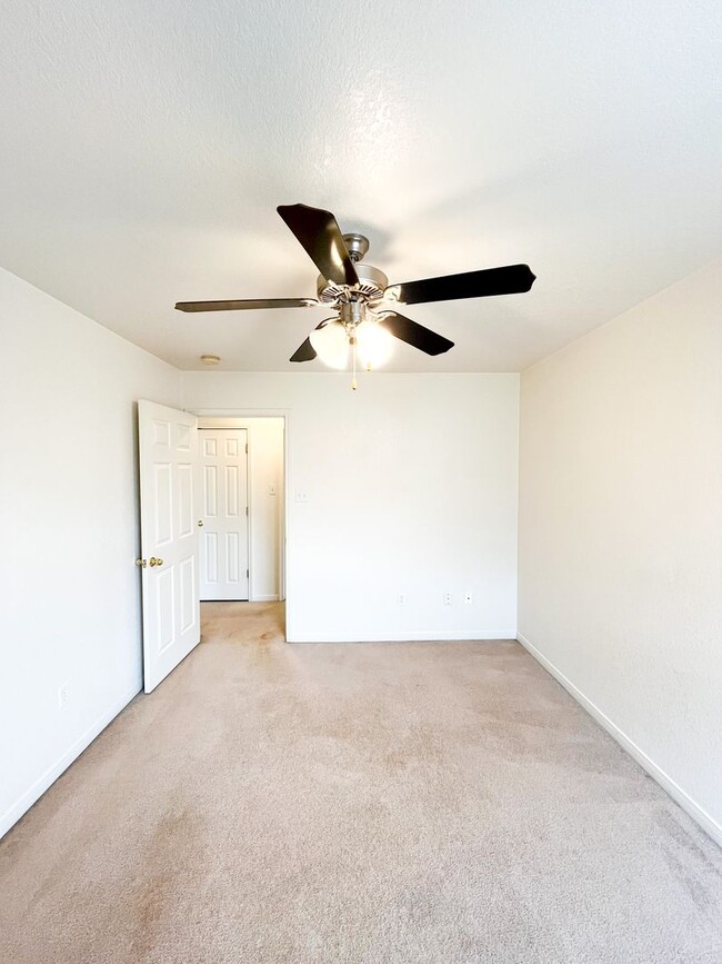 Building Photo - 312 Cedar Ridge Dr