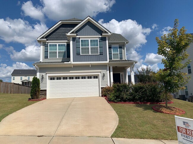 Primary Photo - AMAZING LOCATION, Fantastic 4 Bed Home, in...