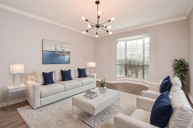 Building Photo - 2255 Braeswood Park Dr