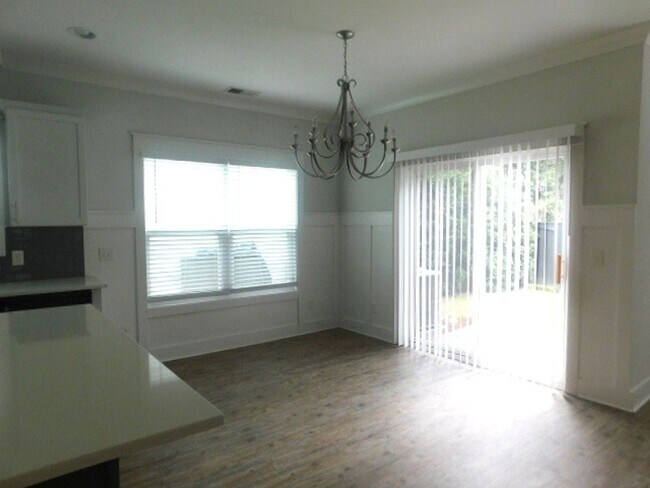 Building Photo - 16 Circlewood Dr