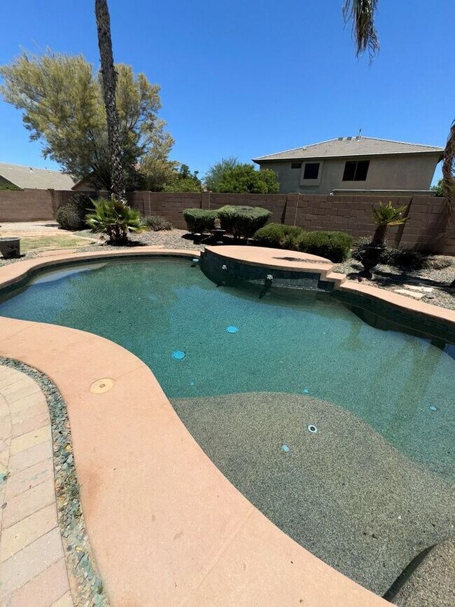 Building Photo - Beautiful 5 bedroom, 3 bath home in Chandler!