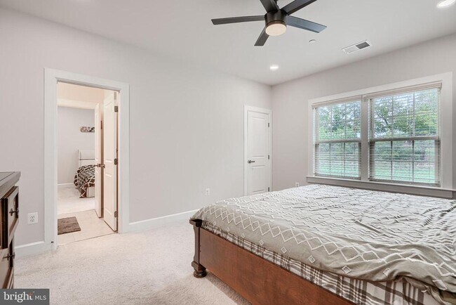 Building Photo - 7123 Starmount Ct