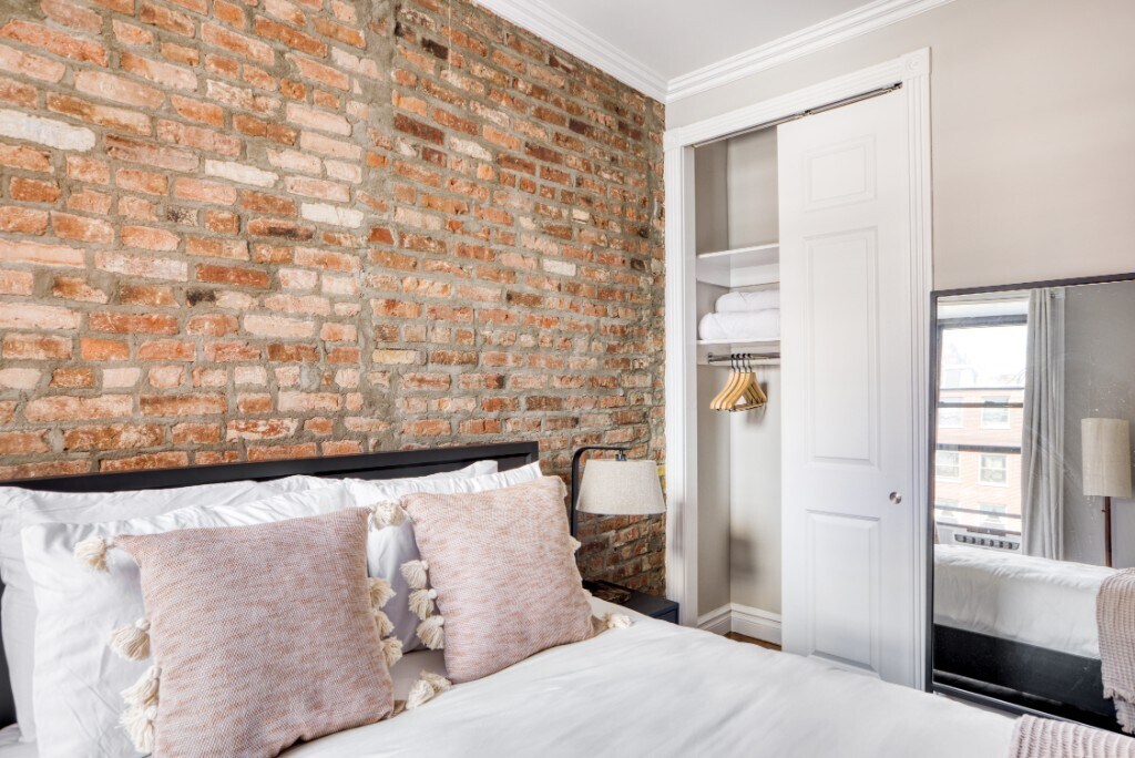 Building Photo - 314 E 106th St