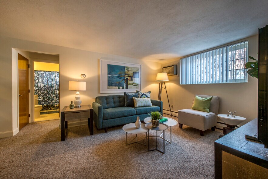 Primary Photo - 11 Brattle Dr