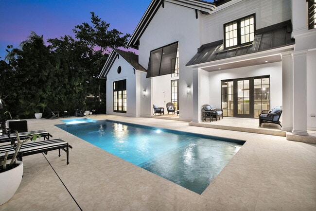 Building Photo - 400 Mola Ave