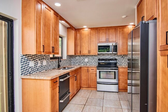Building Photo - 6805 Allegre Ct