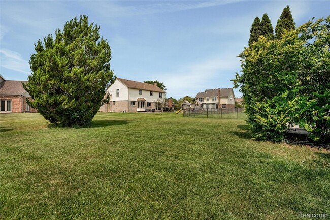 Building Photo - 47105 Liberty Bell Rd E