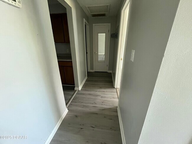 Building Photo - 1850 S Park Ave