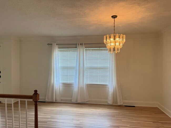 Building Photo - Beautiful 3 Bed 3 Bath Home nestled in St. B!