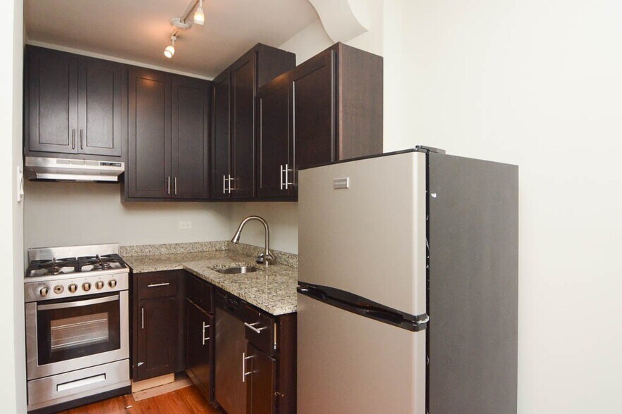 Building Photo - 617 W Patterson Ave