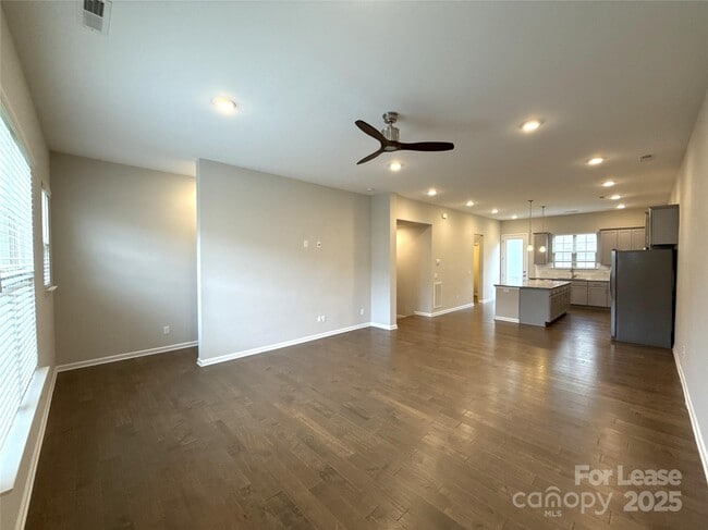 Building Photo - 1138 Doveridge St