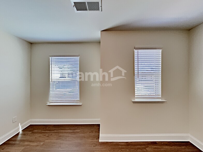 Building Photo - 689 Woodall Rd