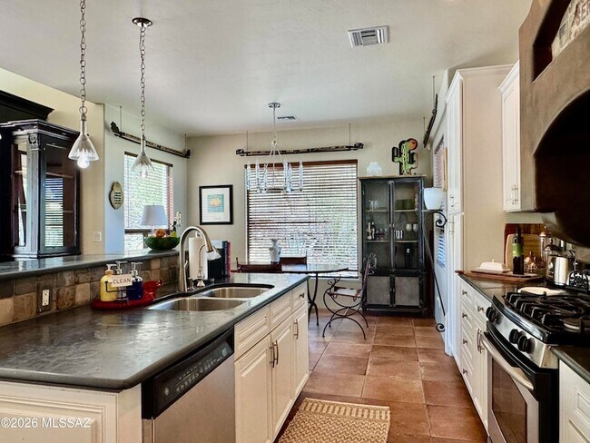 Building Photo - 10414 N Gold Canyon Pl