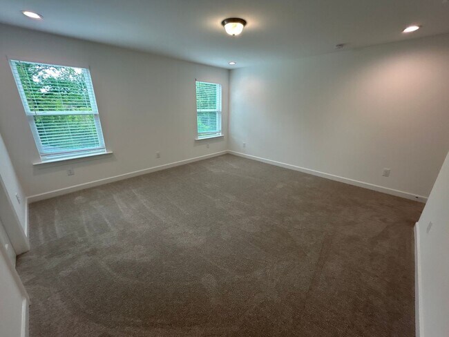 Building Photo - 6 Bedroom | 4 Bathroom New Construction Ga...