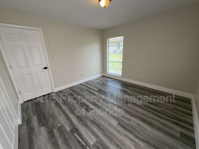 Building Photo - 5485 SE 30th Pl