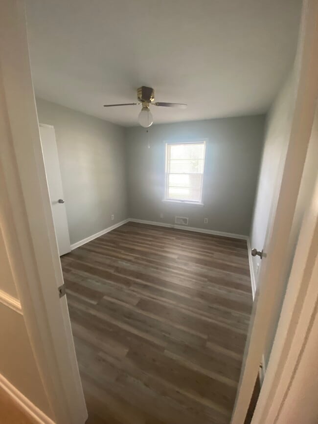 Building Photo - 919 George Madison Dr