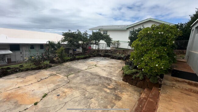 Building Photo - Charming Wilhelmina Rise Home with Stunning Diamond Head & Ocean Views