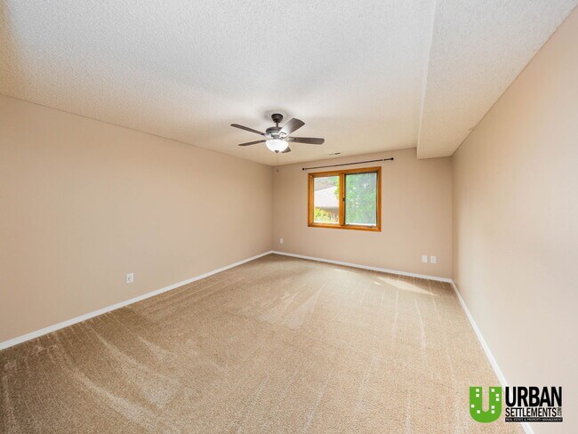 Building Photo - 8421 E Columbia Dr