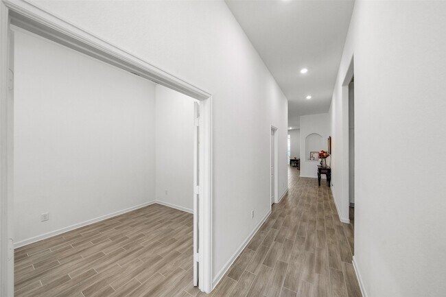 Building Photo - 11107 Willamer St