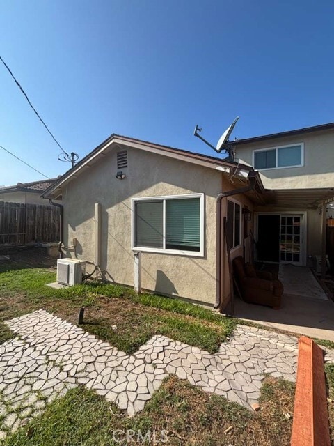 Building Photo - 2447 Grove Ave