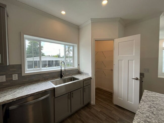 Building Photo - 246 Caviller Ct