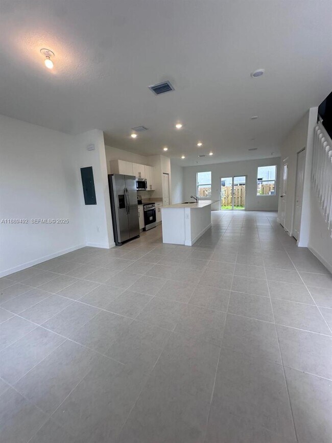 Building Photo - 1183 NW 1st Ter