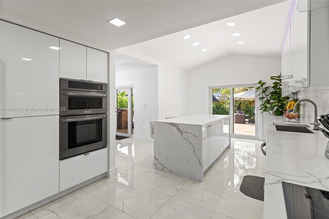 Building Photo - 8740 NW 153rd Terrace