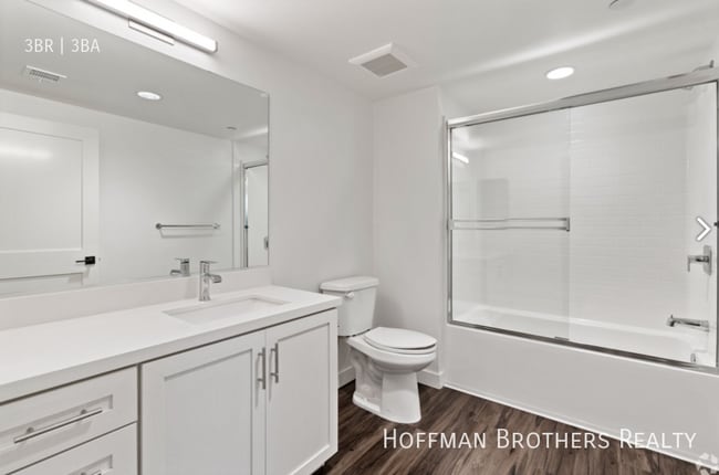 Building Photo - 5020 Woodman Ave Sherman Oaks, CA 91423