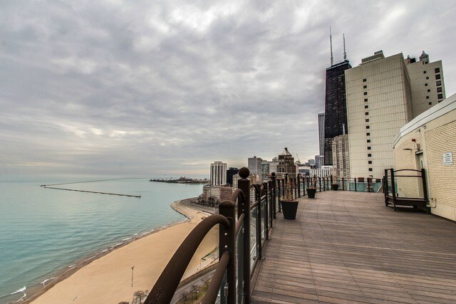 Building Photo - 1150 N Lake Shore Dr