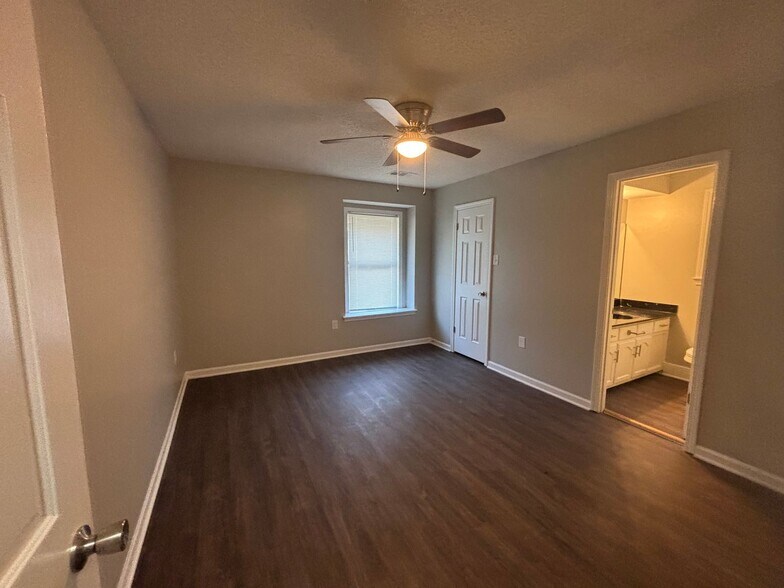 Building Photo - 6333 Green Grove Dr