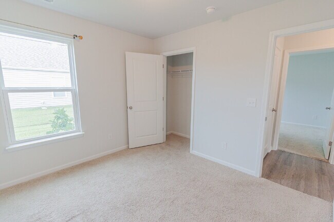 Building Photo - Cozy 3 Bedroom Home with Covered Patio