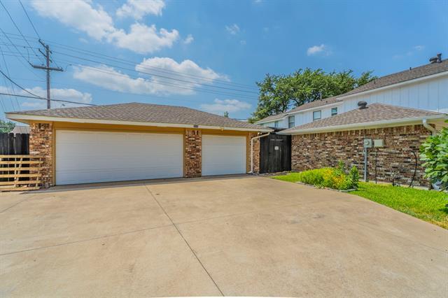 Building Photo - 3300 Wells Dr
